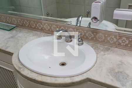 Apartamento para alugar com 300m², 4 quartos e 3 vagas Apartamento para alugar com 300m², 4 quartos e 3 vagasBanheiro da Suíte 3
