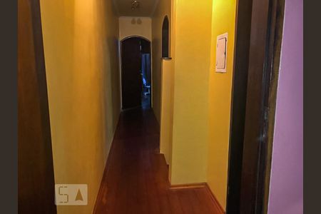 Casa à venda com 250m², 3 quartos e 3 vagasBanheiro Corredor