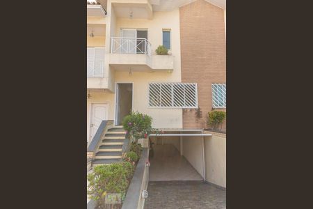 Casa de condomínio à venda com 155m², 3 quartos e 4 vagas Casa de condomínio à venda com 155m², 3 quartos e 4 vagasFachada