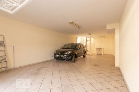 Casa de condomínio à venda com 155m², 3 quartos e 4 vagas Casa de condomínio à venda com 155m², 3 quartos e 4 vagasGaragem