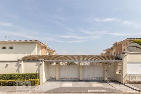 Casa de condomínio à venda com 155m², 3 quartos e 4 vagas Casa de condomínio à venda com 155m², 3 quartos e 4 vagasFachada