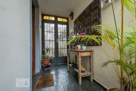 Casa à venda com 175m², 3 quartos e 2 vagas Casa à venda com 175m², 3 quartos e 2 vagasEntrada