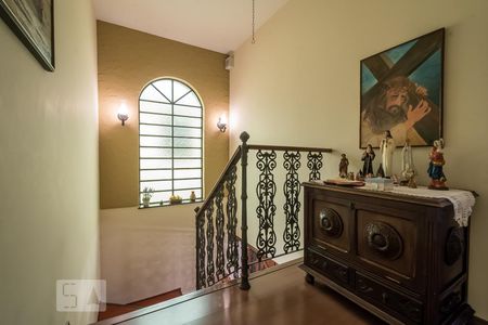 Casa à venda com 175m², 3 quartos e 2 vagas Casa à venda com 175m², 3 quartos e 2 vagasEscada