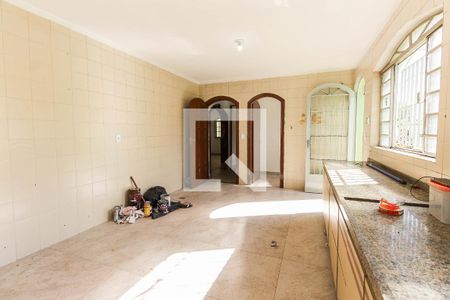Casa à venda com 285m², 2 quartos e 3 vagas Casa à venda com 285m², 2 quartos e 3 vagasCozinha