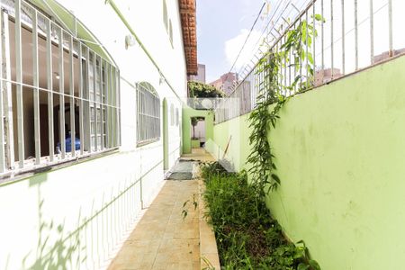 Casa à venda com 285m², 2 quartos e 3 vagas Casa à venda com 285m², 2 quartos e 3 vagasCorredor Externo