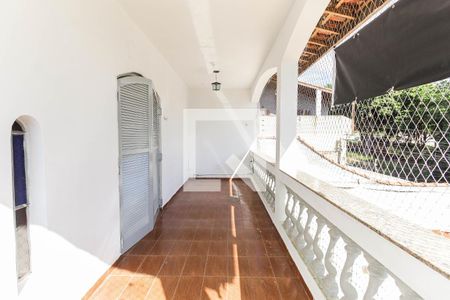 Casa à venda com 285m², 2 quartos e 3 vagas Casa à venda com 285m², 2 quartos e 3 vagasVaranda da Suíte 1