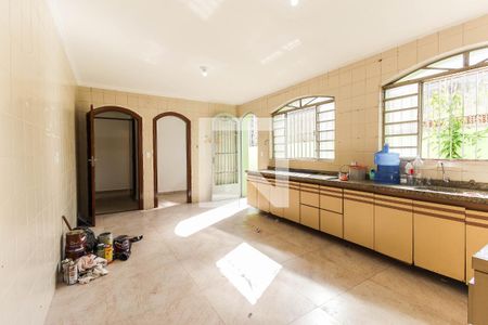 Casa à venda com 285m², 2 quartos e 3 vagas Casa à venda com 285m², 2 quartos e 3 vagasCozinha