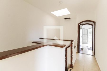 Casa à venda com 285m², 2 quartos e 3 vagas Casa à venda com 285m², 2 quartos e 3 vagasHall