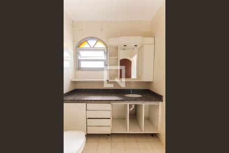 Casa à venda com 285m², 2 quartos e 3 vagas Casa à venda com 285m², 2 quartos e 3 vagasBanheiro da Suíte 2