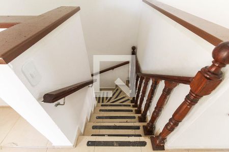 Casa à venda com 285m², 2 quartos e 3 vagas Casa à venda com 285m², 2 quartos e 3 vagasEscada
