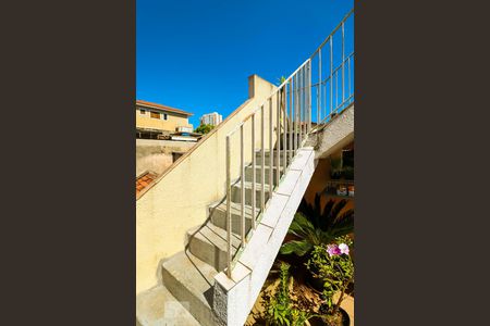 Casa à venda com 250m², 6 quartos e 1 vagaEscada