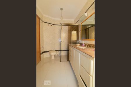 Casa à venda com 700m², 7 quartos e 7 vagas Casa à venda com 700m², 7 quartos e 7 vagasBanheiro