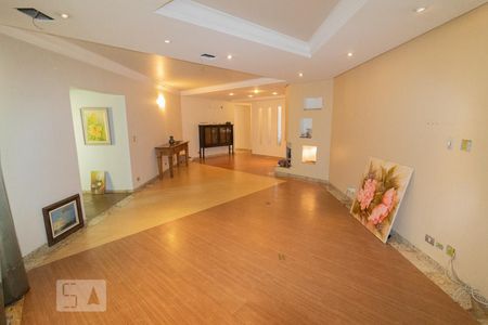Casa à venda com 700m², 7 quartos e 7 vagas Casa à venda com 700m², 7 quartos e 7 vagasSala de Estar