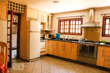 Casa à venda com 671m², 4 quartos e 8 vagas Casa à venda com 671m², 4 quartos e 8 vagasCozinha