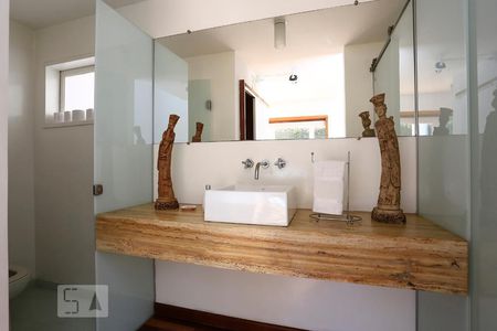 Casa à venda com 800m², 5 quartos e 3 vagasLavabo