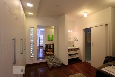 Casa à venda com 800m², 5 quartos e 3 vagasCloset da Suite Principal