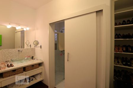 Casa à venda com 800m², 5 quartos e 3 vagasBanheiro da Suite Principal