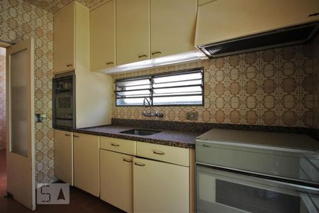 Casa para alugar com 500m², 5 quartos e 4 vagasCozinha