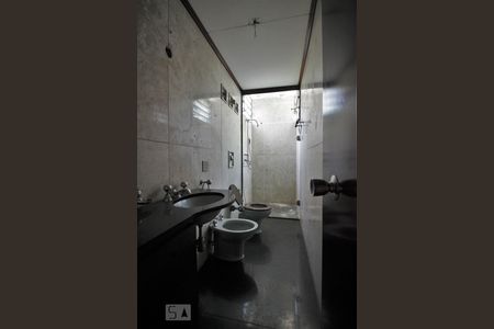 Casa para alugar com 500m², 5 quartos e 4 vagasBanheiro