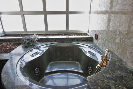 Casa para alugar com 500m², 5 quartos e 4 vagasBanheira