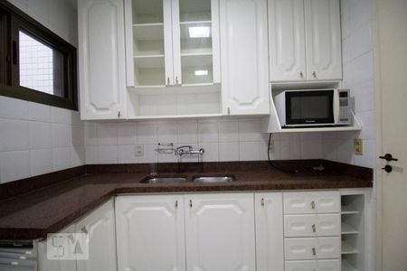 Apartamento para alugar com 135m², 3 quartos e 2 vagas Apartamento para alugar com 135m², 3 quartos e 2 vagasCozinha