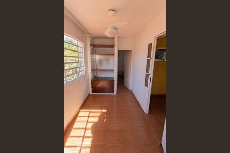 Casa à venda com 300m², 4 quartos e 3 vagas Casa à venda com 300m², 4 quartos e 3 vagasSala
