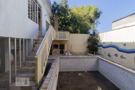 Casa à venda com 300m², 4 quartos e 3 vagas Casa à venda com 300m², 4 quartos e 3 vagasQuintal