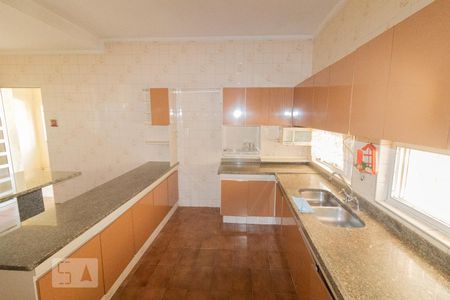Casa à venda com 300m², 4 quartos e 3 vagas Casa à venda com 300m², 4 quartos e 3 vagasCozinha - Armários