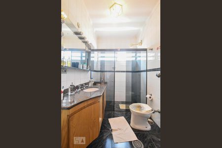Casa à venda com 413m², 5 quartos e 4 vagasBanheiro 02