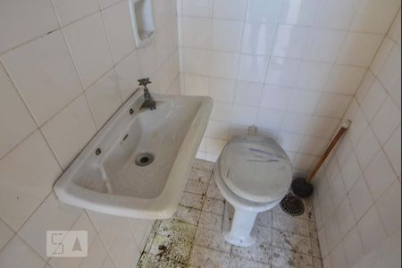 Casa à venda com 413m², 5 quartos e 4 vagasBanheiro de Serviços