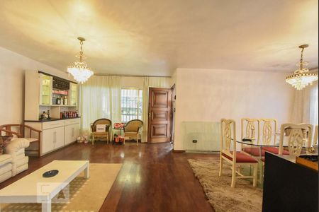 Casa à venda com 413m², 5 quartos e 4 vagasSala