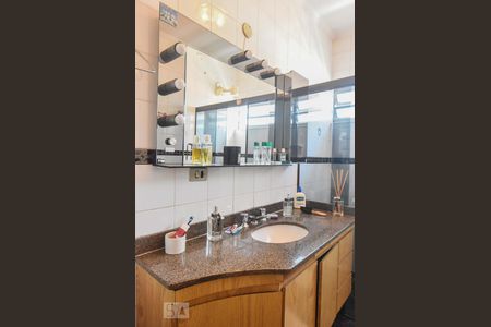 Casa à venda com 413m², 5 quartos e 4 vagasBanheiro 02