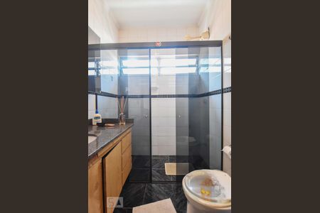 Casa à venda com 413m², 5 quartos e 4 vagasBanheiro 02