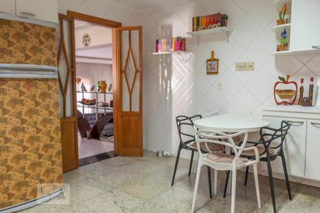 Casa de condomínio à venda com 444m², 4 quartos e 6 vagasCozinha