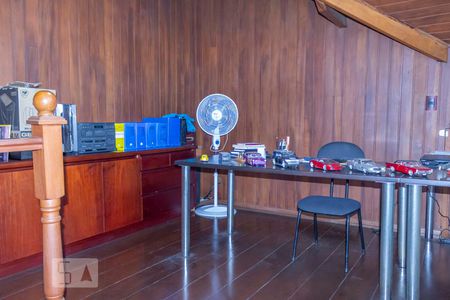 Casa de condomínio à venda com 444m², 4 quartos e 6 vagasEscritório/Suíte 