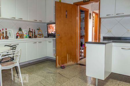 Casa de condomínio à venda com 444m², 4 quartos e 6 vagasCozinha