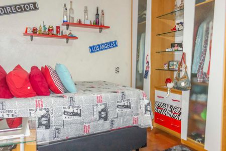 Casa de condomínio à venda com 444m², 4 quartos e 6 vagasQuarto 2 - Suíte