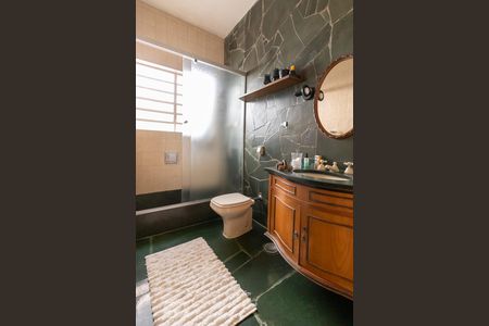 Casa à venda com 350m², 4 quartos e 4 vagas Casa à venda com 350m², 4 quartos e 4 vagasBanheiro do corredor