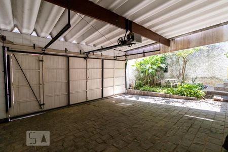 Casa à venda com 350m², 4 quartos e 4 vagas Casa à venda com 350m², 4 quartos e 4 vagasGaragem