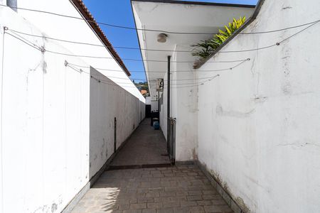 Casa à venda com 350m², 4 quartos e 4 vagas Casa à venda com 350m², 4 quartos e 4 vagasCorredor externo 2