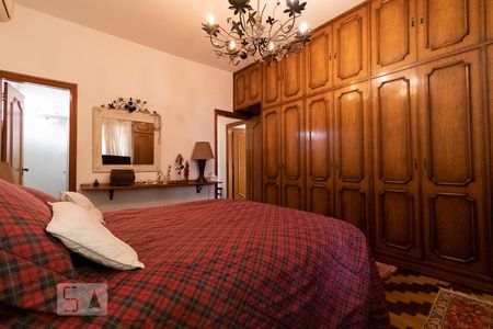 Casa à venda com 350m², 4 quartos e 4 vagas Casa à venda com 350m², 4 quartos e 4 vagasSuíte