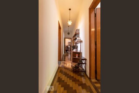 Casa à venda com 350m², 4 quartos e 4 vagas Casa à venda com 350m², 4 quartos e 4 vagasCorredor