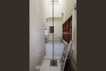 Casa à venda com 210m², 2 quartos e 2 vagas Casa à venda com 210m², 2 quartos e 2 vagasQuintal