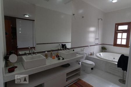 Casa à venda com 210m², 2 quartos e 2 vagas Casa à venda com 210m², 2 quartos e 2 vagasDetalhe do Banheiro da Suite