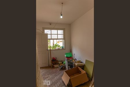 Casa à venda com 385m², 5 quartos e 6 vagasQuarto de Serviço