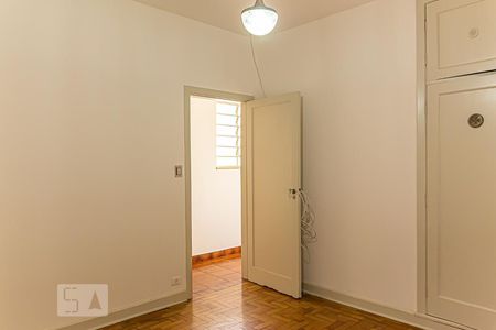 Casa à venda com 385m², 5 quartos e 6 vagasQuarto 2