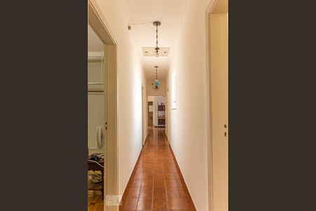 Casa à venda com 385m², 5 quartos e 6 vagasCorredor