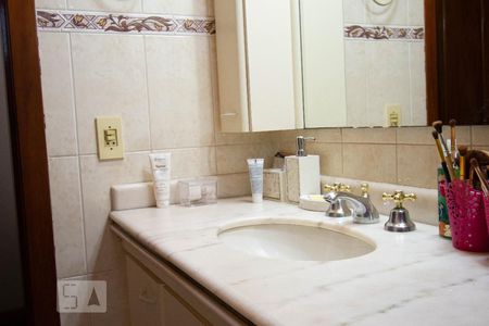 Casa para alugar com 186m², 4 quartos e 4 vagas Casa para alugar com 186m², 4 quartos e 4 vagasBanheiro da Suíte 1