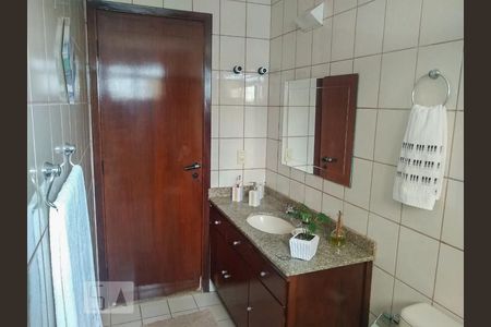 Apartamento à venda com 107m², 3 quartos e 2 vagasBanheiro