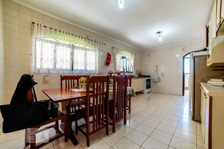 Casa à venda com 250m², 3 quartos e 6 vagas Casa à venda com 250m², 3 quartos e 6 vagasCozinha